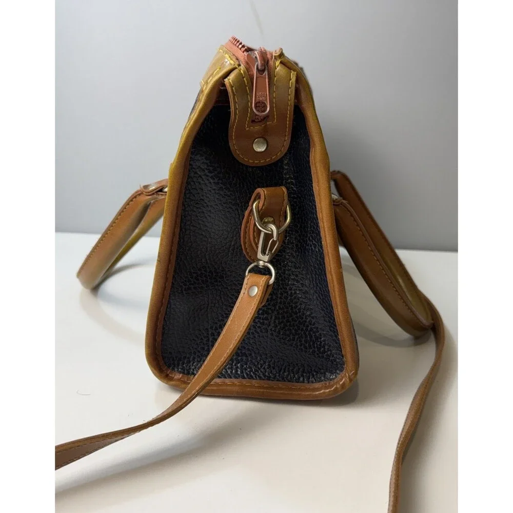 Vtg  Dooney & Bourke Satchel Bag Womens Navy Tan Leather All Weather Read Read